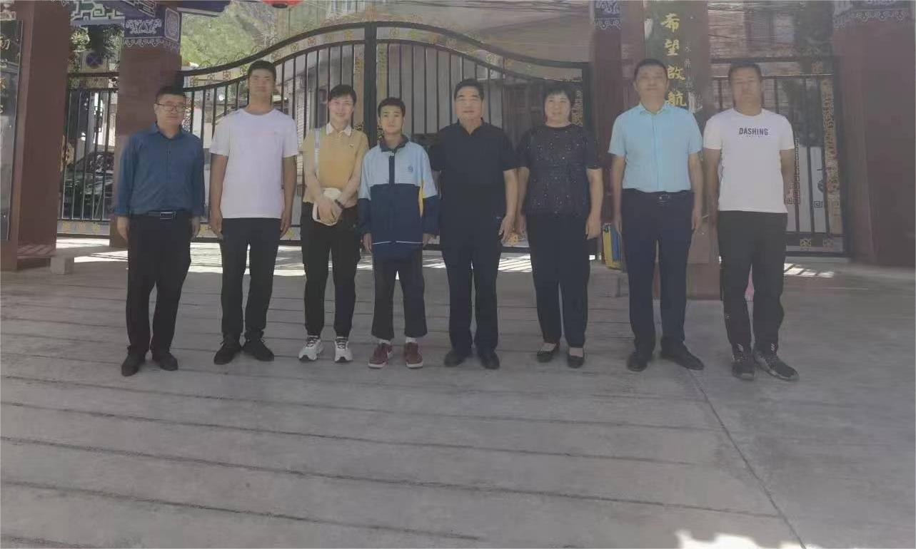 http://www.ernoti.com结对帮扶爱心水协—走访慰问学生